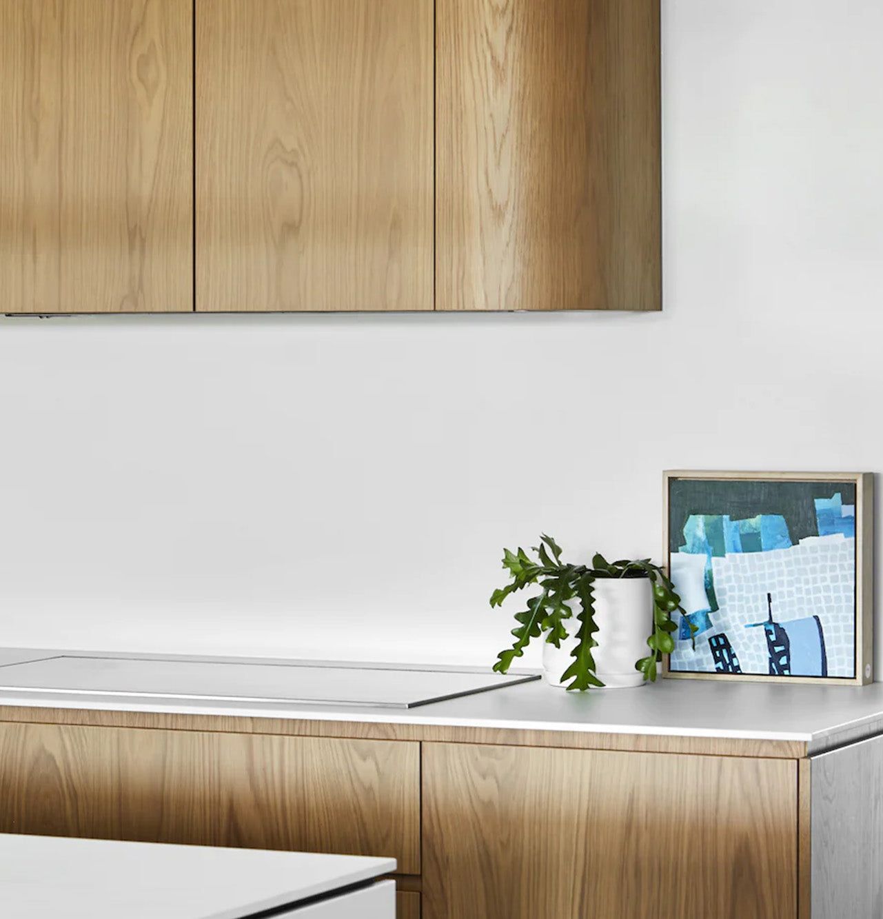 American Oak Veneer Crown Cut on Black Moisture Resistant MDF