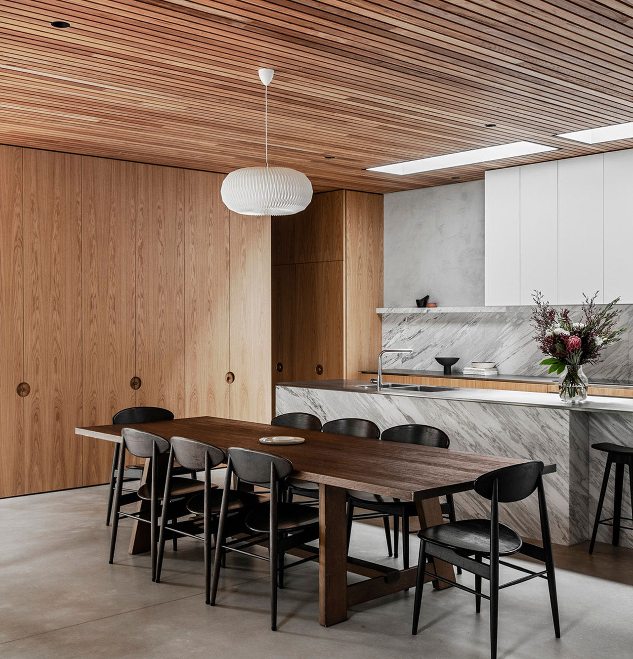 American Walnut Veneer Crown Cut on HMR Moisture Resistant Particleboard 3600L