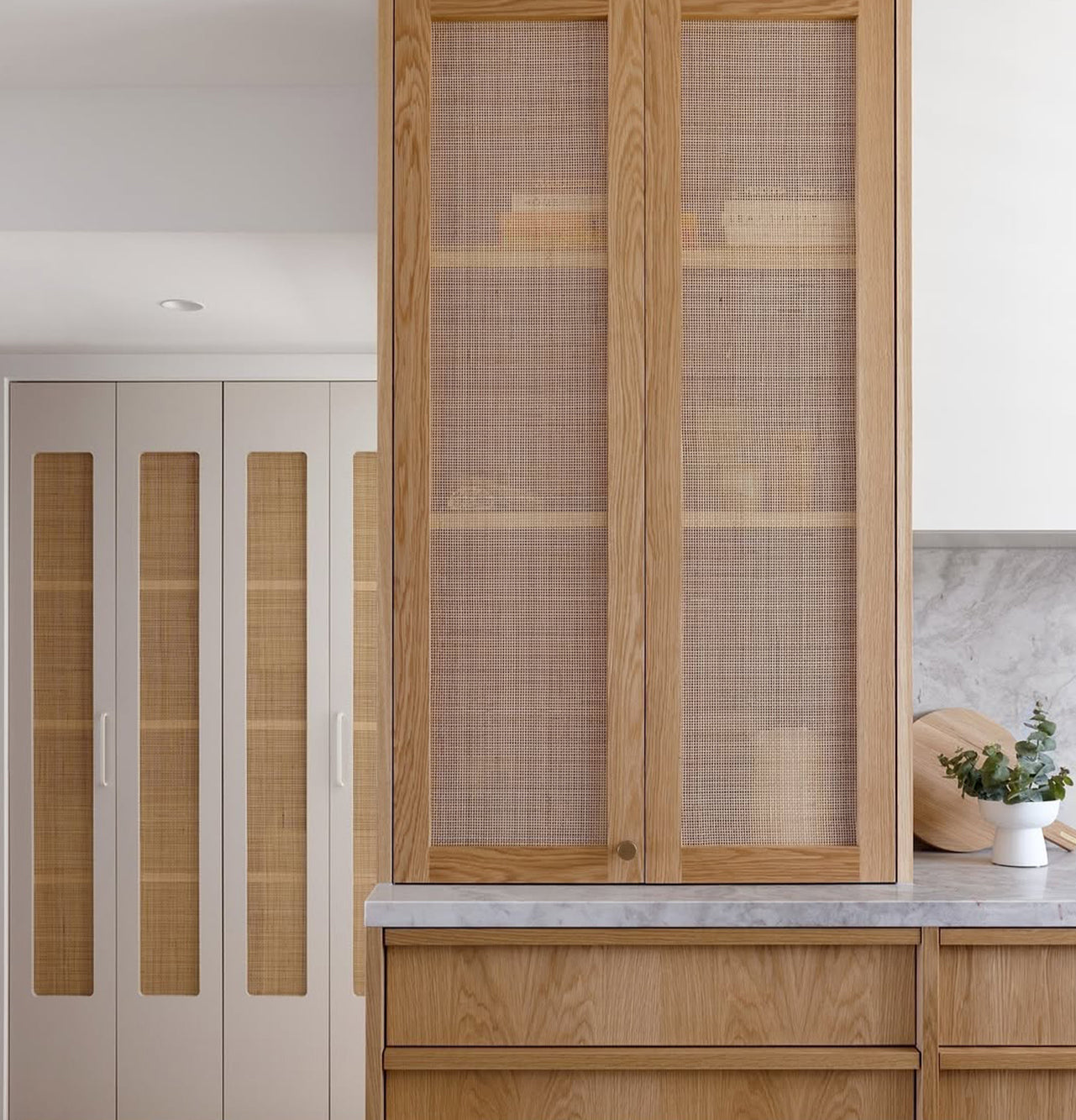 American Oak Veneer Crown Cut on MDF