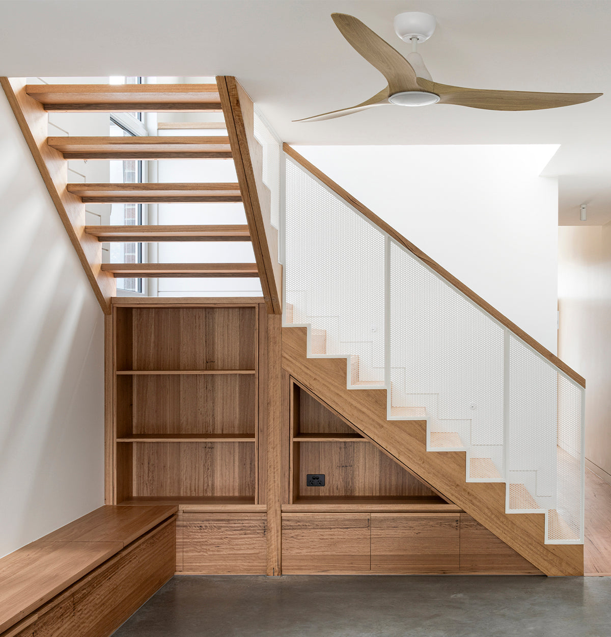 Blackbutt Veneer Natural Feature Grade on Plywood