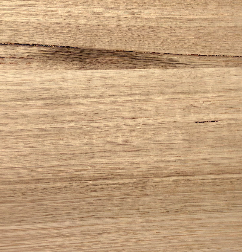 Tasmanian Oak Veneer Natural Feature Grade Cross Grain on HMR Moisture Resistant Particleboard