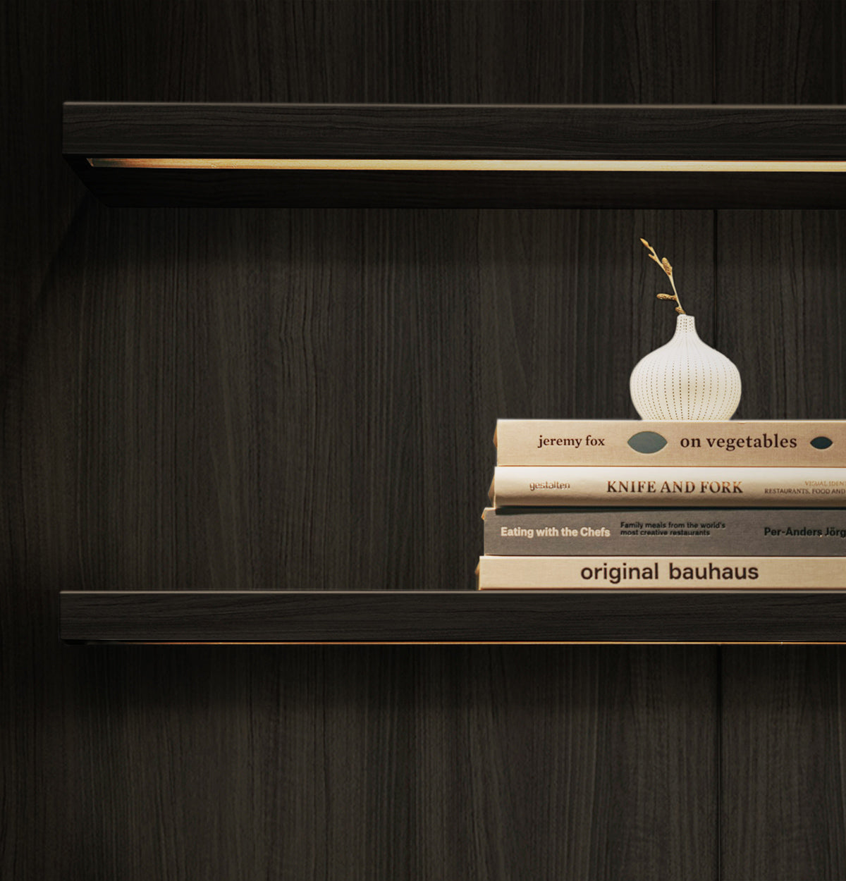 Vento Walnut EVOGRAIN Hyperreal on Plywood